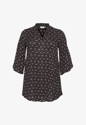 Schwarze Bluse mit einem abgerundeten Kragen und Dreiviertel-Bellärmeln, die ein rosa Blumenmuster aufweist und eine lockere Passform hat.