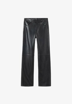 Czarne skórzane spodnie o prostym kroju z przednimi kieszeniami, szlufkami na pasek i zapięciem na guzik w talii, wyłożone na białym tle.