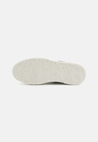 Armani Exchange LACE UP - Sneakers basse - black/pale gold
