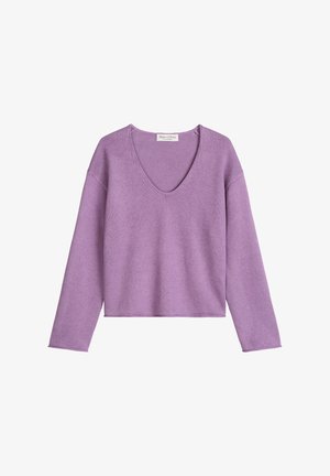 Jersey de punto de manga larga color lavanda con escote en V y corte holgado, etiqueta Marc O’Polo visible en el interior del cuello.