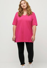 Ulla Popken V-AUSSCHNITT, HALBARM - Jednoduché tričko - magentapink