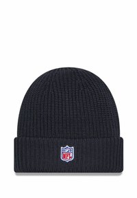 Béret en tricot bleu marine foncé, avec une texture côtelée et un revers replié. Comprend un logo NFL brodé en rouge, blanc et bleu à l'avant.