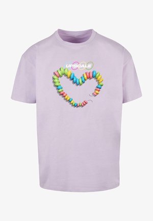 Upscale by Mister Tee, SWEET TREATS - T-shirt con stampa - lilac