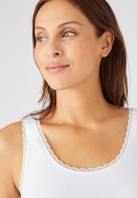 Damart EN PEIGNÉ EXTENSIBLE ESSENTIAL - Maglietta intima - blanc