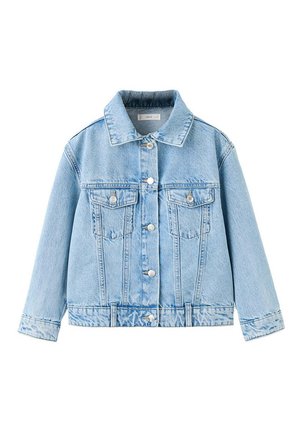 Veste en jean bleu clair avec boutons argentés, deux poches poitrine avant à rabats, col classique et manches longues.