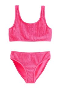 Roza bikini set z teksturirano tkanino. Zgornji del ima krožen izrez in debele naramnice, medtem ko so spodnji del srednje pokritosti z usklajeno teksturo.