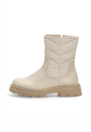 Botines beige con un diseño acolchado, material sintético suave, punta redondeada y suela de goma gruesa. Cierre con cremallera en un lado.