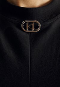 KARL LAGERFELD Sukienka etui