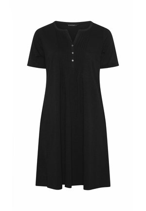 Vestido negro hasta la rodilla, de manga corta, con escote redondo partido, tres botones delanteros y sutiles pliegues verticales en el corpiño.