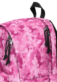 Eastpak DAY OFFICE - Tagesrucksack - flower blur pink
