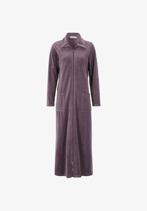 Lilla, lynlås lang kappe lavet af blød, tekstureret stof. Har en krave og to frontlommer. Lige skæring til anklerne.