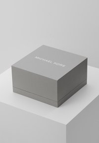 Thumbnail Image 4