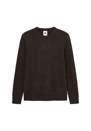 Pull marron foncé à manches longues avec col rond, poignets et ourlet côtelés, en tissu tricoté doux, présenté à plat sur fond blanc.