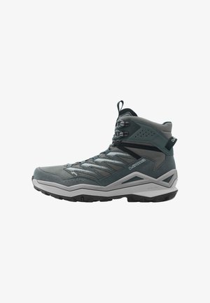 Grau-schwarzer Wanderstiefel mittlerer Höhe mit verstärkter Sohle, Schnürhaken, Zuglasche und markanter Seitentafel.