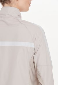 Endurance Runningjack - atmosphere