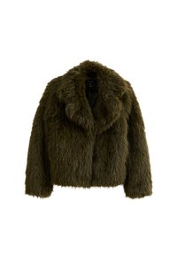 Olive green, krótka kurtka z sztucznego futra z szerokim kołnierzem, głębokimi kieszeniami z przodu i teksturowanym, pluszowym wykończeniem. Zaprojektowana w luźnym fasonie.