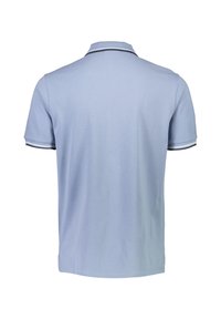 Lys blå polo t-shirt med korte ærmer, med et ensfarvet design og en flad krave, fremhævet af en kontraststribe på manchetterne.