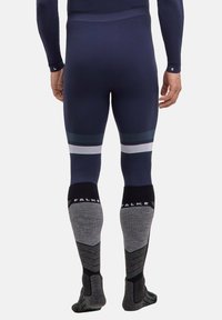 Marineleggings met gestreepte accenten in groen, wit en grijs. Voorzien van grijze kniekousen met een zigzagpatroon en gebrandmerkte boorden.