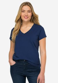LAURASØN KLEINER KNOTEN V-AUSSCHNITT HALBARM - Camiseta básica - medium blue