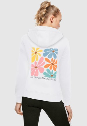 Weißer Kapuzenpullover mit einem bunten floralen Design auf dem Rücken und dem Text "Happiness Blooms Here". Weicher Stoff, lässige Passform.