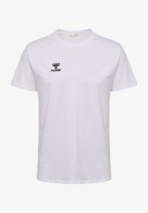 Camiseta de algodón blanca con mangas cortas y cuello redondo. Presenta un logotipo bordado en negro en la parte superior izquierda del pecho. Diseño sencillo.