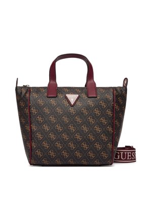 Sac à main à motif noir et marron avec accents bordeaux, design structuré, poignées supérieures et bandoulière détachable avec logo.
