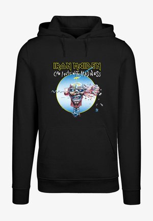 Sort hættetrøje med grafikdesign af et kranium, blå akcenter og teksten "Iron Maiden Can I Play With Madness." Blødt stof.
