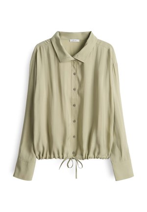 Camicia blusa verde chiaro con colletto, maniche lunghe, fondo arricciato e dettaglio con cordoncino. Realizzata in tessuto morbido.