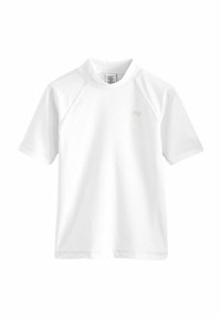 Kortärmad, vit rash guard av elastiskt tyg. Har en rund hals, raglanärmar och en diskret logotyp på bröstet. Slät textur.