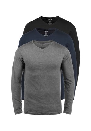 Tři trička s dlouhým rukávem a véčkovým výstřihem v šedé, námořnick�é modré a černé barvě. Vyrobená z bavlny, mají hladkou texturu a jemné šicí detaily.
