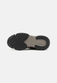 Steve Madden BELISSIMO - Baskets basses - black/grey
