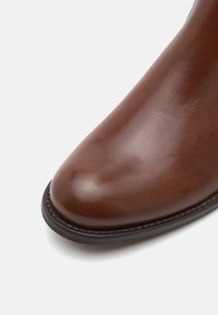 Thumbnail Image 5