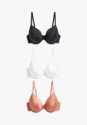 Drie beha's verticaal gerangschikt: een zwarte beha van gladde stof bovenaan, een witte beha van gladde stof in het midden en een perzikkleurige beha van satijnachtige stof onderaan.