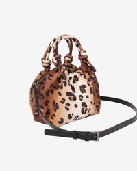Borsa a tracolla con stampa leopardata e design arricciato, caratterizzata da colori marrone e beige, superficie testurizzata e doppi manici con una tracolla nera rimovibile.