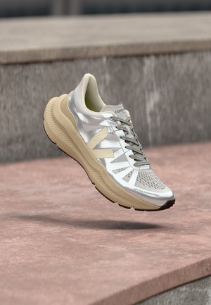 CONDOR 3 ADVANCED - Αθλητικά παπούτσια - silver-coloured/cashew/almond