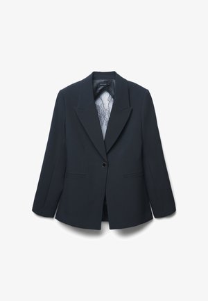 Blazer nero a un bottone con rever a intaglio e dettaglio in pizzo all'interno, esposto in piano su uno sfondo bianco.