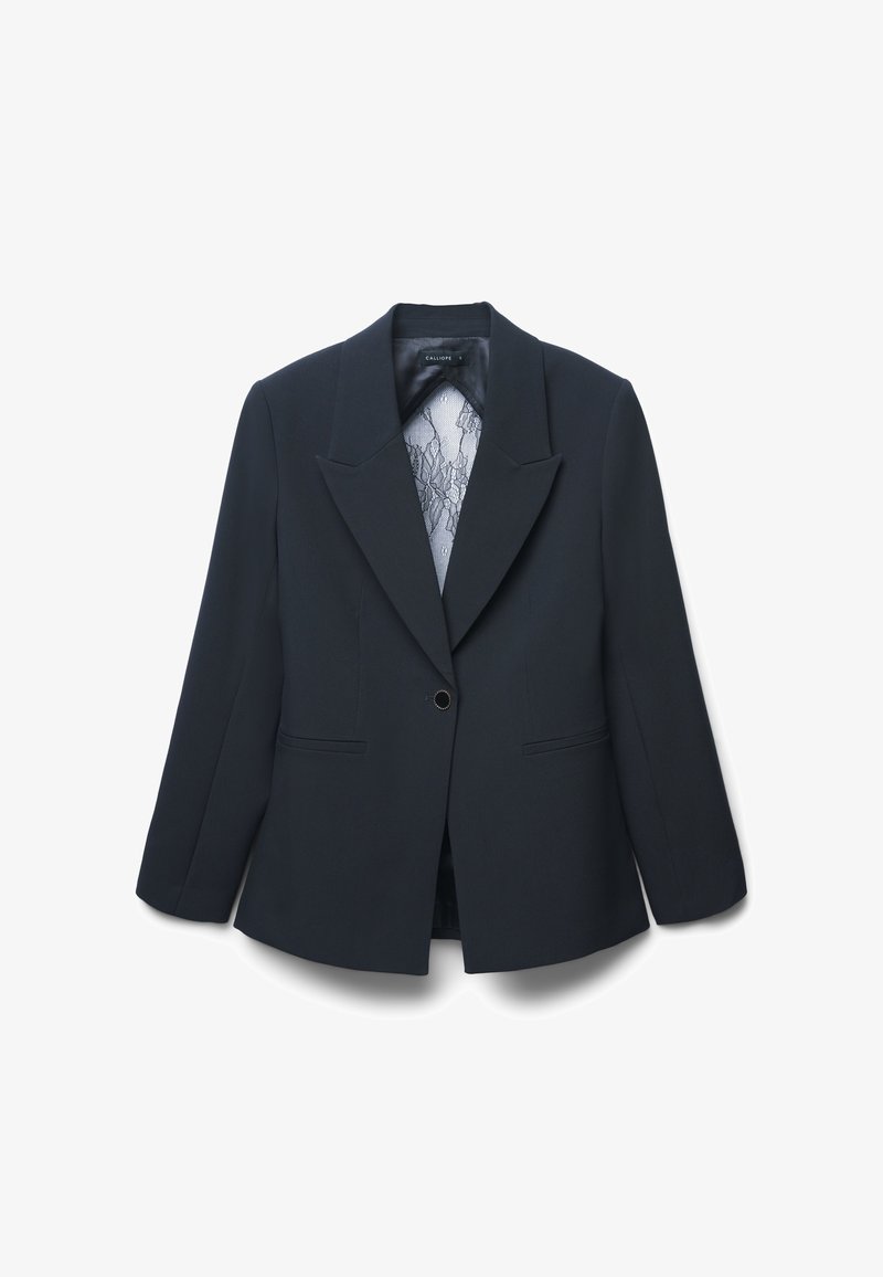 Schwarzer Ein-Knopf-Blazer mit Revers und Spitzen Details im Inneren, flach auf einem weißen Hintergrund präsentiert.