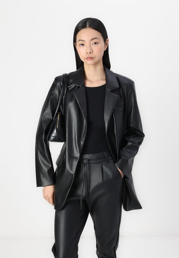 ONLPOPTRASH EASY COATED PANT - Trousers2