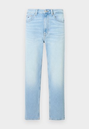 Hellblaue Jeans mit geradem Bein, fünf Taschen, Knopfverschluss und dezenten Verwaschungen an den Oberschenkeln, präsentiert vor einem schlichten weißen Hintergrund.