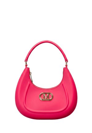 Borsa a mano rosa brillante con forma curva e manico singolo, con una placca logo Marc Ellis in oro al centro davanti.