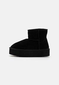 Plateaustiefelette - black