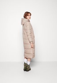 Pieces PCBEE ULTRA LONG PUFFER - Vinterkappa /-rock - silver mink