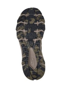 Suola di scarpa sportiva caratterizzata da un design ruvido e texture mista di colori verde e nero. Include tacchetti profondi per una maggiore aderenza e durata.
