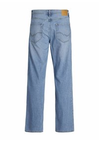 Lichtblauwe denim jeans met een rechte pijpdesign, voorzien van twee achterzakken en zichtbare stikseldetails. De tailleband heeft een beige label.