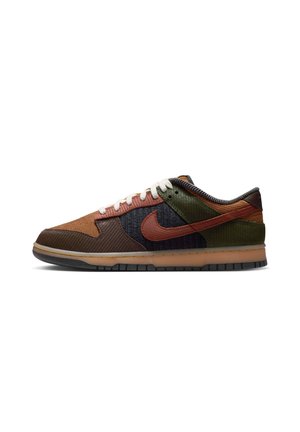 Nike Sportswear, NIKE SPORTSWEAR MEN'S SHOES DUNK LOW RETRO PREMIUM - Skateschoenen - light british tan cargo khaki baroque brown cinnamon