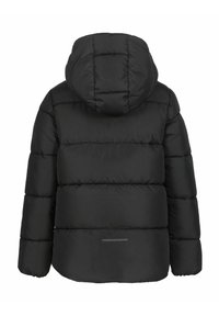 Schwarze Steppjacke mit Kapuze, gestepptem Design, horizontalen Nähten und einem reflektierenden Akzent im unteren Rückenbereich. Weiche, glatte Textur.