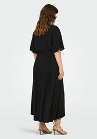 ONLY Carmakoma Maxikjole - black