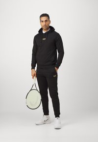 EA7 Emporio Armani TRAIN CORE ID TRACK SUIT HOODIE - Treniņtērps - black