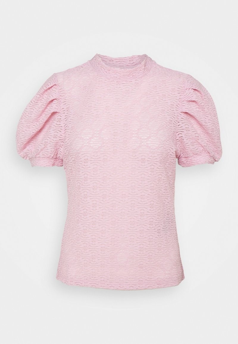 Rosa texturerad topp med hög krage, korta puffärmar och ett vågigt mönster, tillverkad av lättviktig tyg.