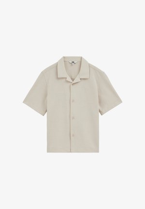 Beige kortærmet skjorte med knapper, camp-krave, fire knapper og et diskret broderet logo på venstre bryst.